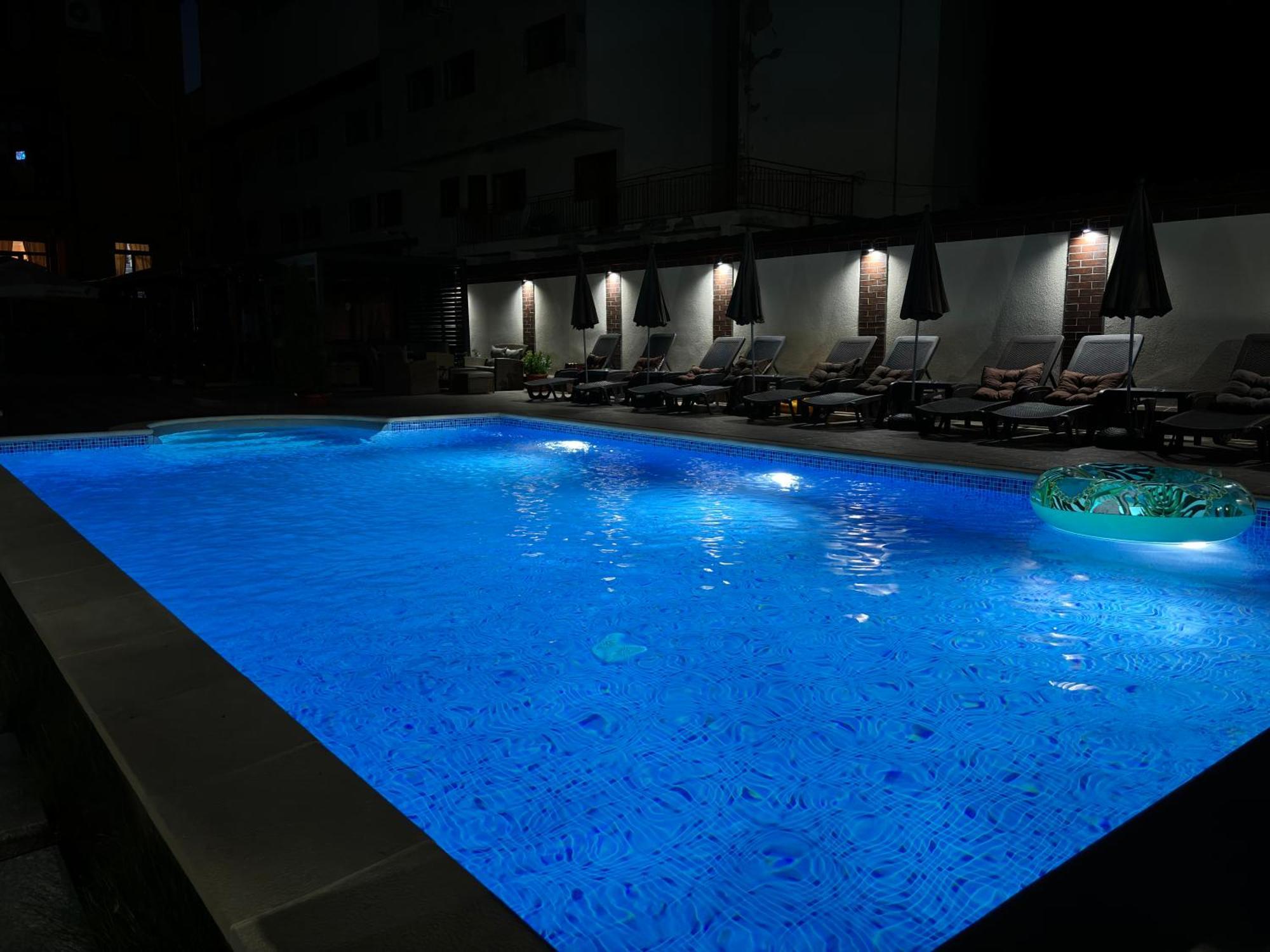 Hotel Rai Triawna Zewnętrze zdjęcie
