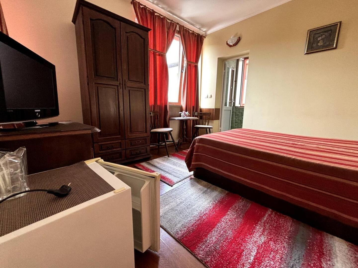 Hotel Rai Triawna Zewnętrze zdjęcie