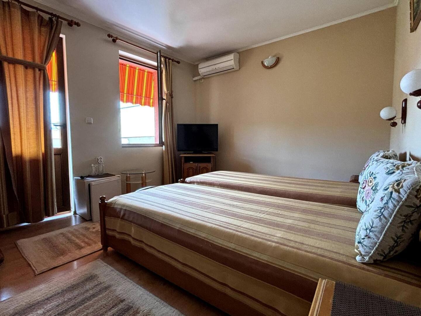 Hotel Rai Triawna Zewnętrze zdjęcie