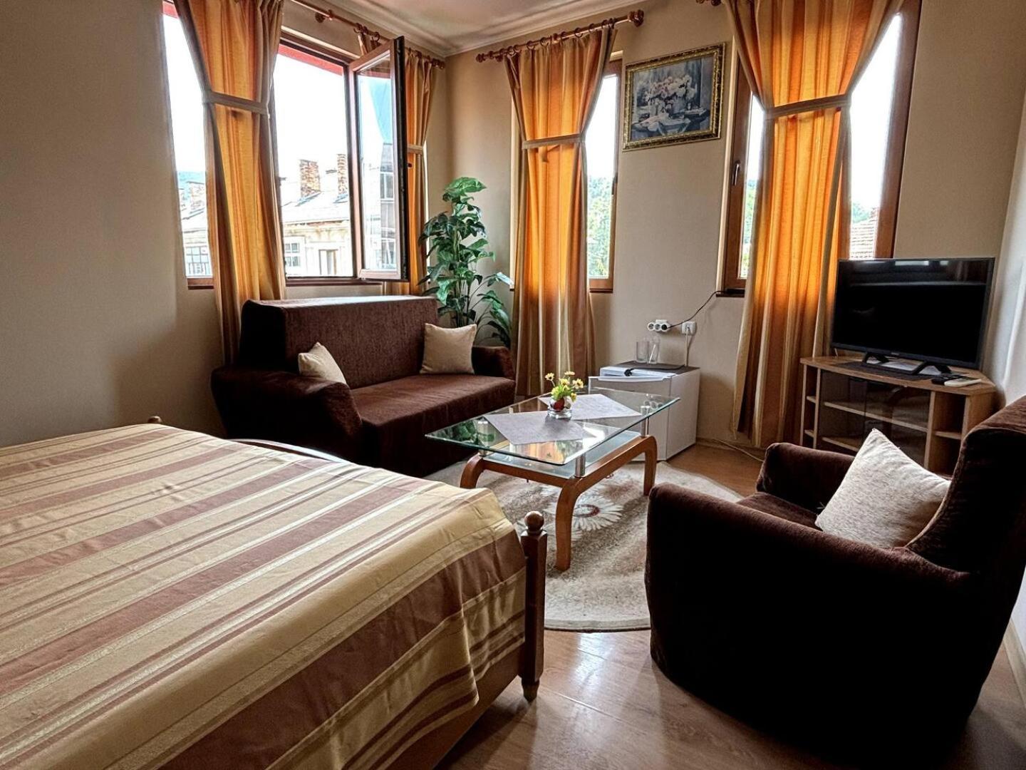 Hotel Rai Triawna Zewnętrze zdjęcie