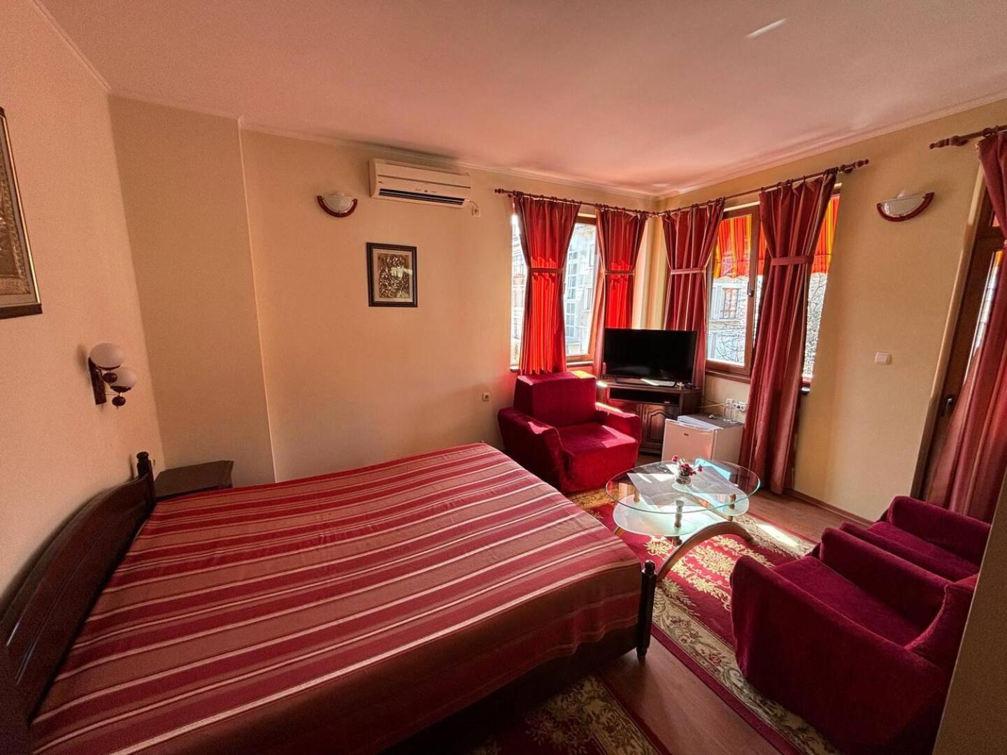 Hotel Rai Triawna Zewnętrze zdjęcie