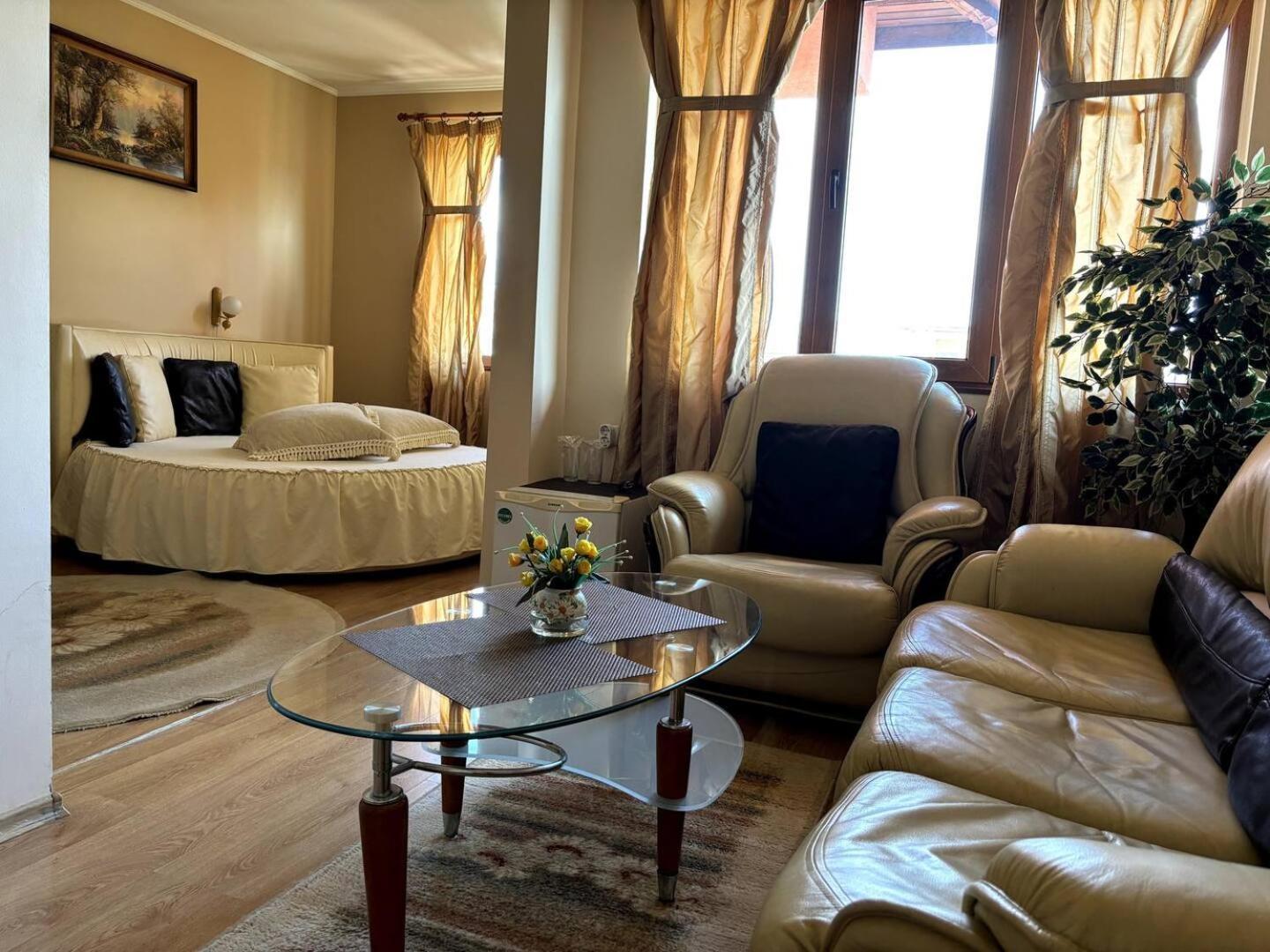 Hotel Rai Triawna Zewnętrze zdjęcie