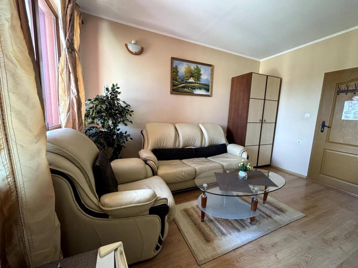 Hotel Rai Triawna Zewnętrze zdjęcie